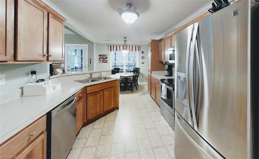 8115 Chestershire Road Oak Ridge, NC 27310 - Photo 8 of 24 Gallery Image 8