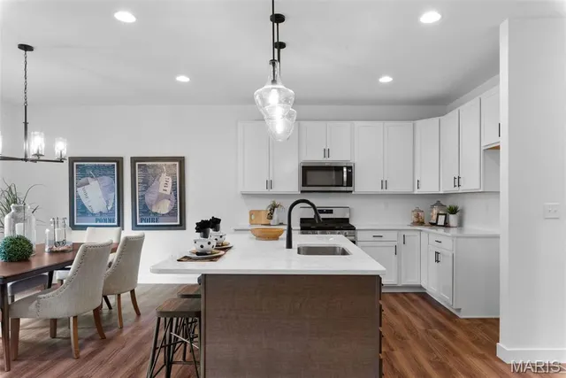 $449,990 | 1 Rochester @ Creekside Sommers, Lake St. Louis, MO 63367