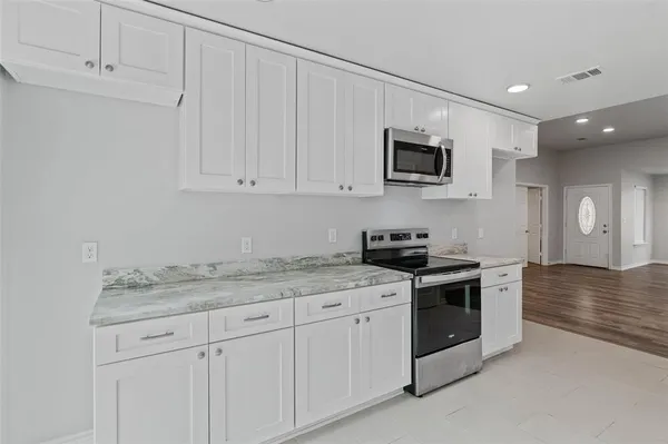 $300,000 | 1100 Primrose Drive, Sanger, TX 76266