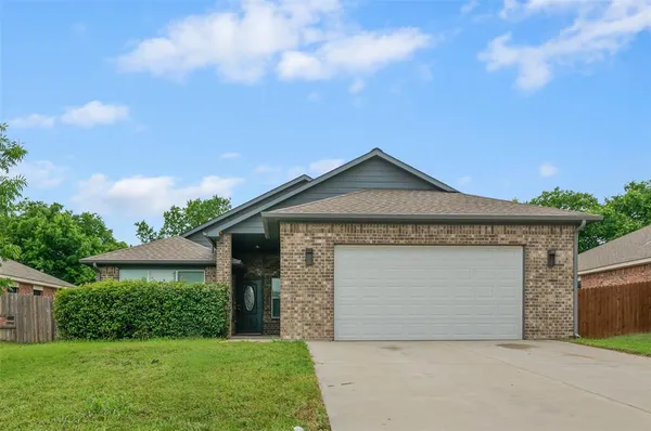$300,000 | 1100 Primrose Drive, Sanger, TX 76266