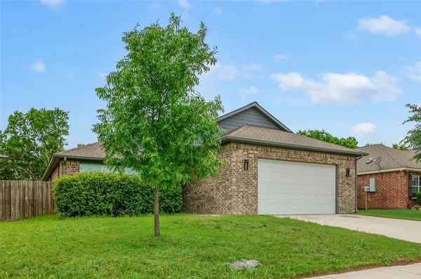 $300,000 | 1100 Primrose Drive, Sanger, TX 76266