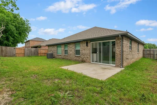 $300,000 | 1100 Primrose Drive, Sanger, TX 76266