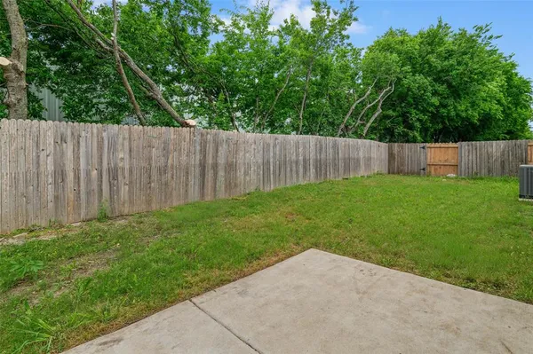 $300,000 | 1100 Primrose Drive, Sanger, TX 76266
