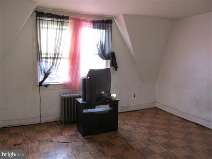 551 Hampden Road Upper Darby, PA 19082 - Photo 8 of 11 Bedroom - Main