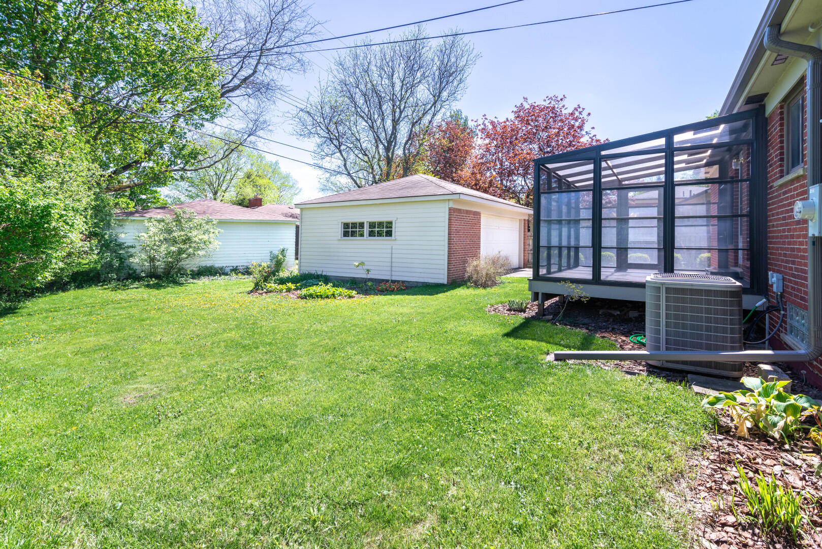 2317 Yorkshire Road Ann Arbor, MI 48104 - Photo 47 of 59 010_16