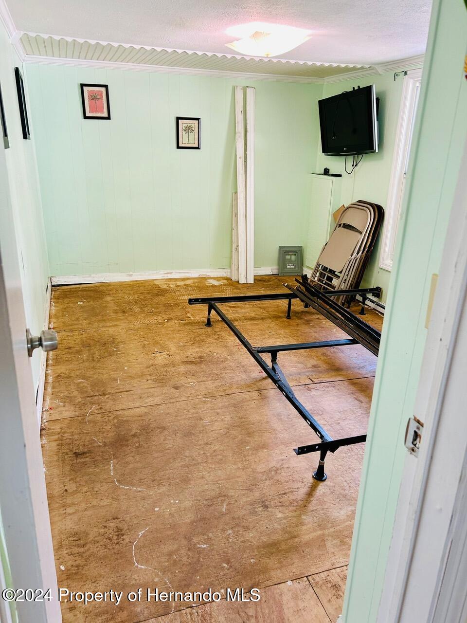 5332 Circle Drive Weeki Wachee, FL 34607 - Photo 16 of 27 a room with gym equipment and a flat screen tv