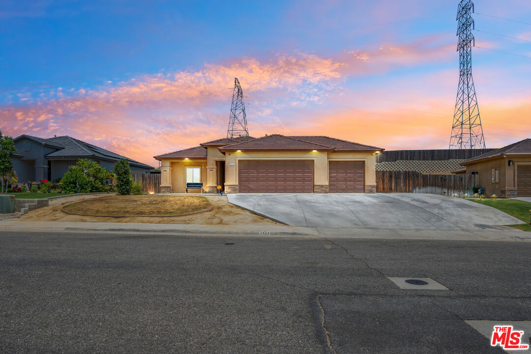 3605 Balvicar Drive Bakersfield, CA 93306 - Photo 1 of 36