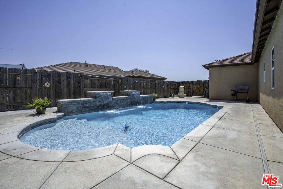 3605 Balvicar Drive Bakersfield, CA 93306 - Photo 32 of 36