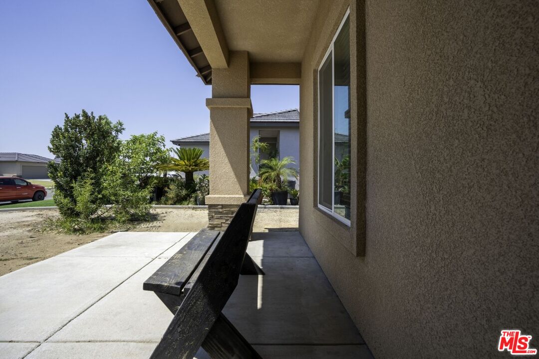 3605 Balvicar Drive Bakersfield, CA 93306 - Photo 5 of 36