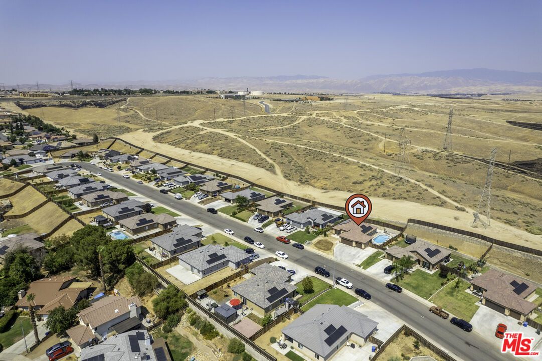 3605 Balvicar Drive Bakersfield, CA 93306 - Photo 8 of 36