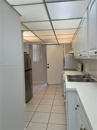 $1,950 | 3660 Northeast 166th Street, Unit 305, North Miami Beach, FL 33160