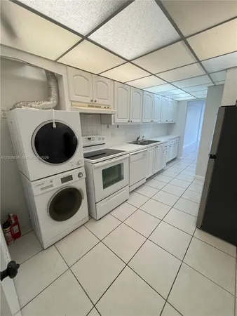 $1,950 | 3660 Northeast 166th Street, Unit 305, North Miami Beach, FL 33160