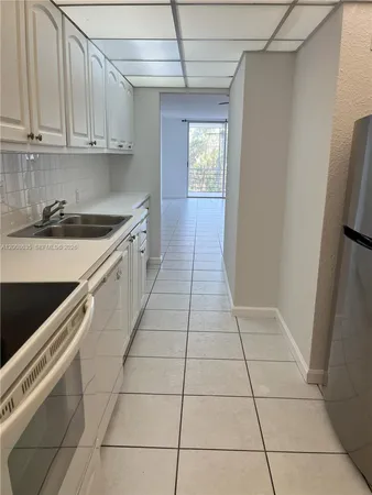 $1,950 | 3660 Northeast 166th Street, Unit 305, North Miami Beach, FL 33160