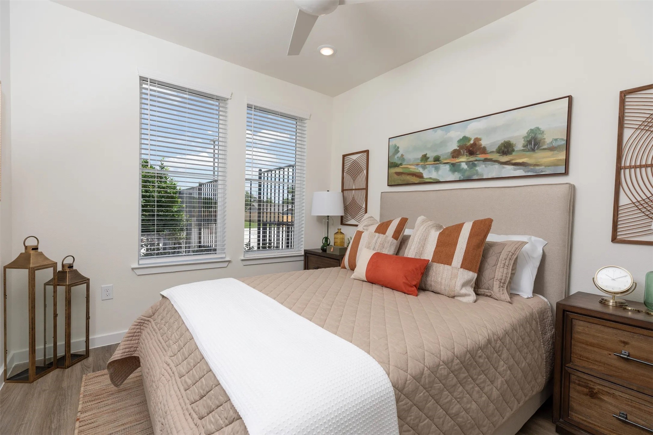 1690 North Loop, Unit 209 Houston, TX 77009 - Photo 10 of 28 a bedroom with bed and wooden floor