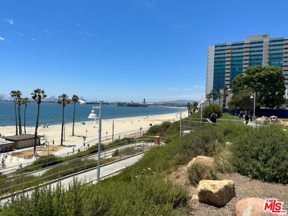 1025 Locust Avenue, Unit 2 Long Beach, CA 90813 - Photo 48 of 58