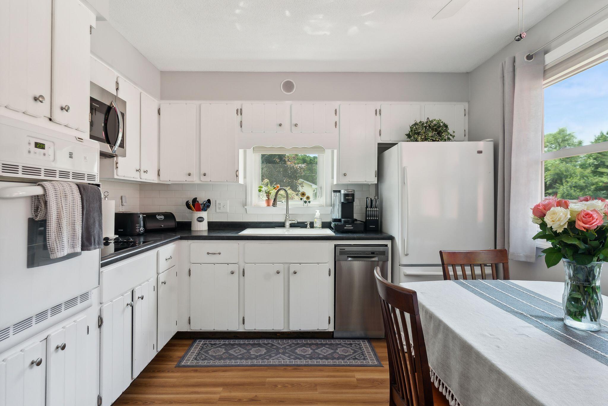 377 County Road Scarborough, ME 04074 - Photo 10 of 33 Kitchen