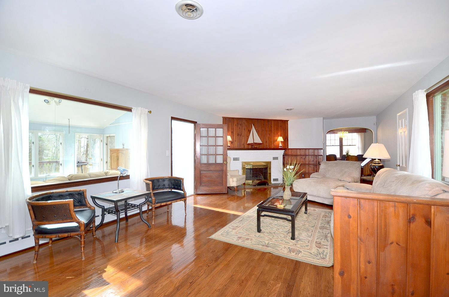 16211 Old Orchard Road Ashton, MD 20861 - Photo 5 of 30 Living Room