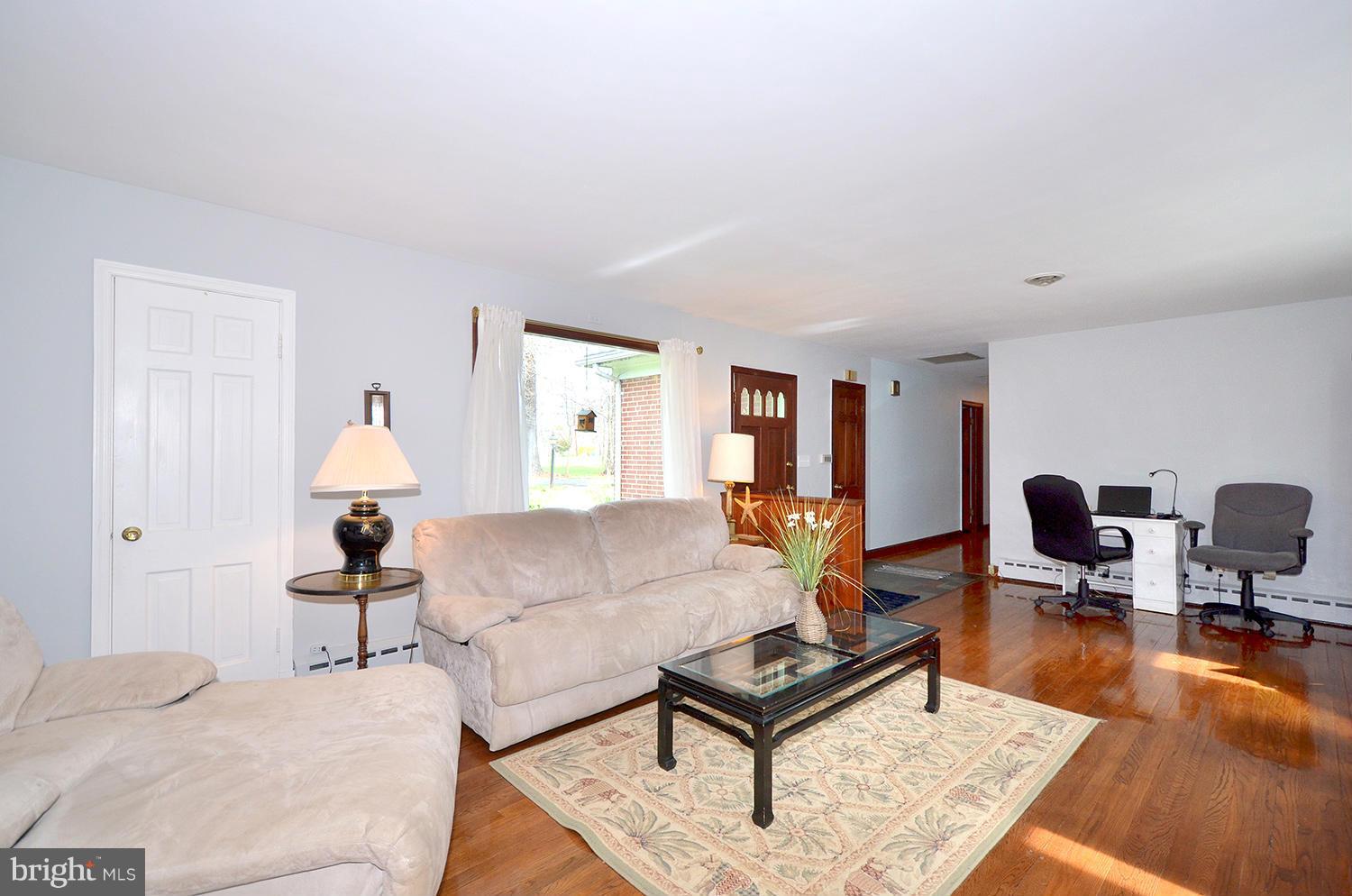 16211 Old Orchard Road Ashton, MD 20861 - Photo 7 of 30 Living Room