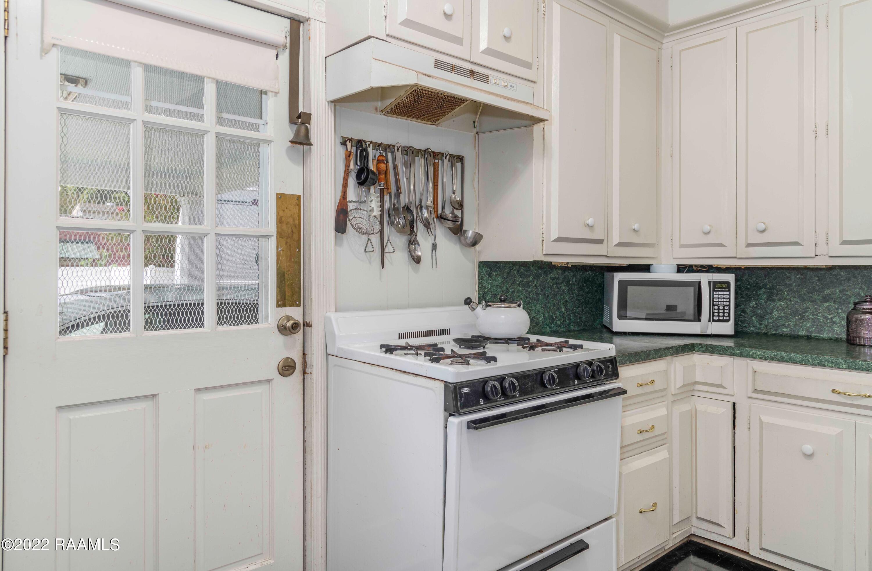 504 East Main Street New Iberia, LA 70560 - Photo 12 of 43 504 E. Main Kitchen 2