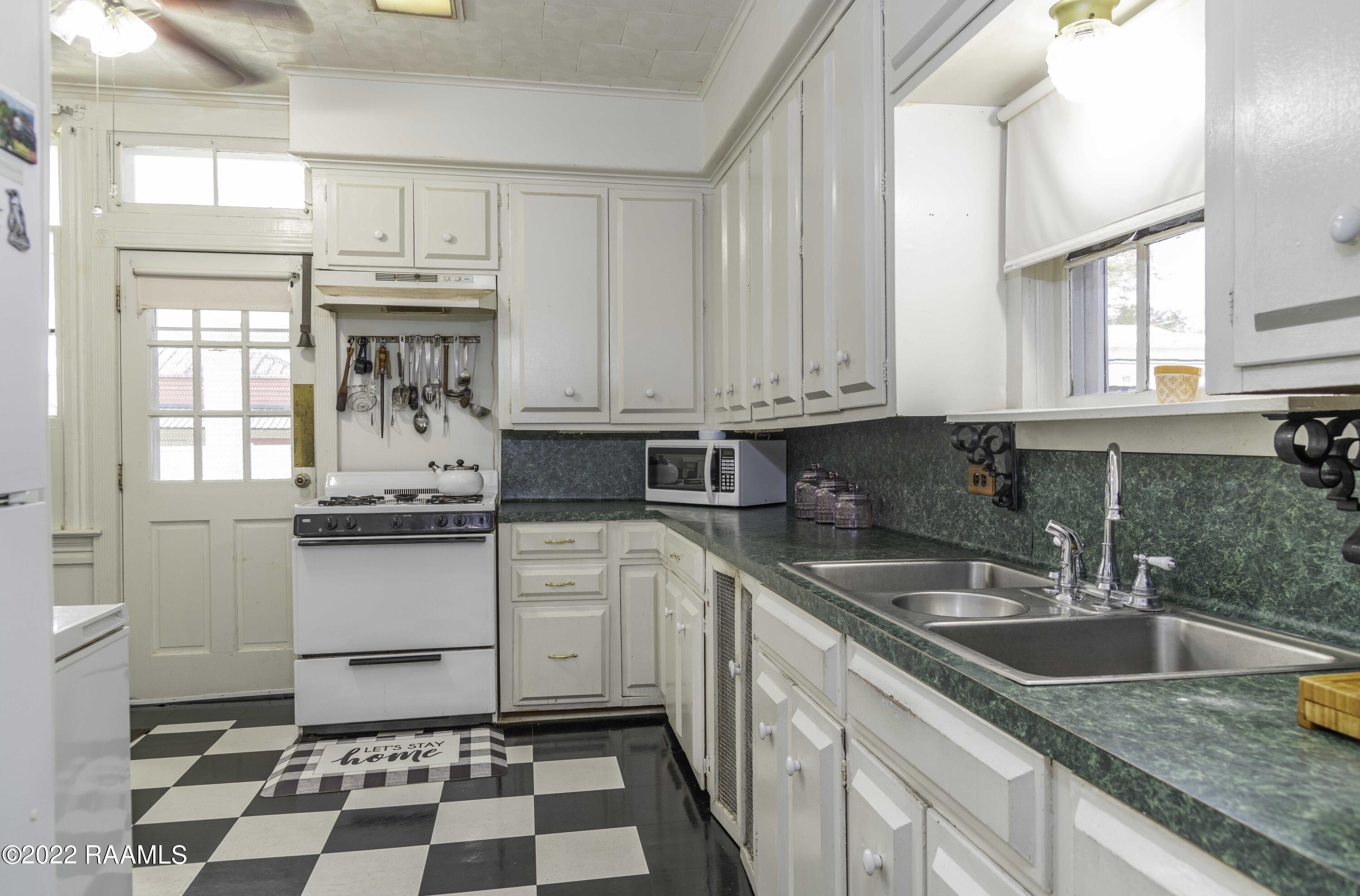 504 East Main Street New Iberia, LA 70560 - Photo 13 of 43 Kitchen 3
