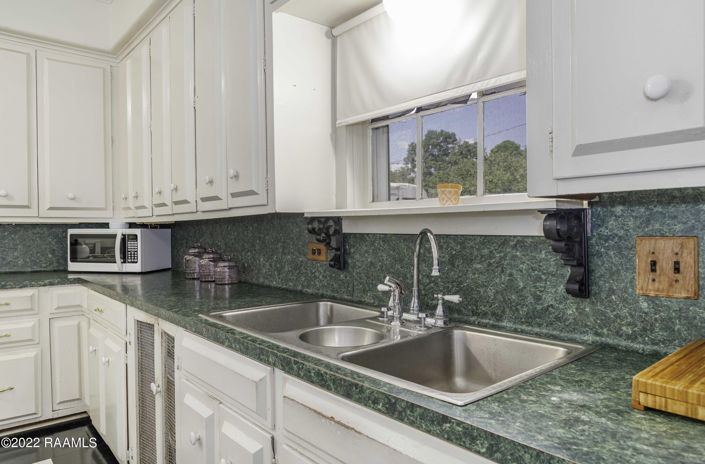 504 East Main Street New Iberia, LA 70560 - Photo 14 of 43 Kitchen 4