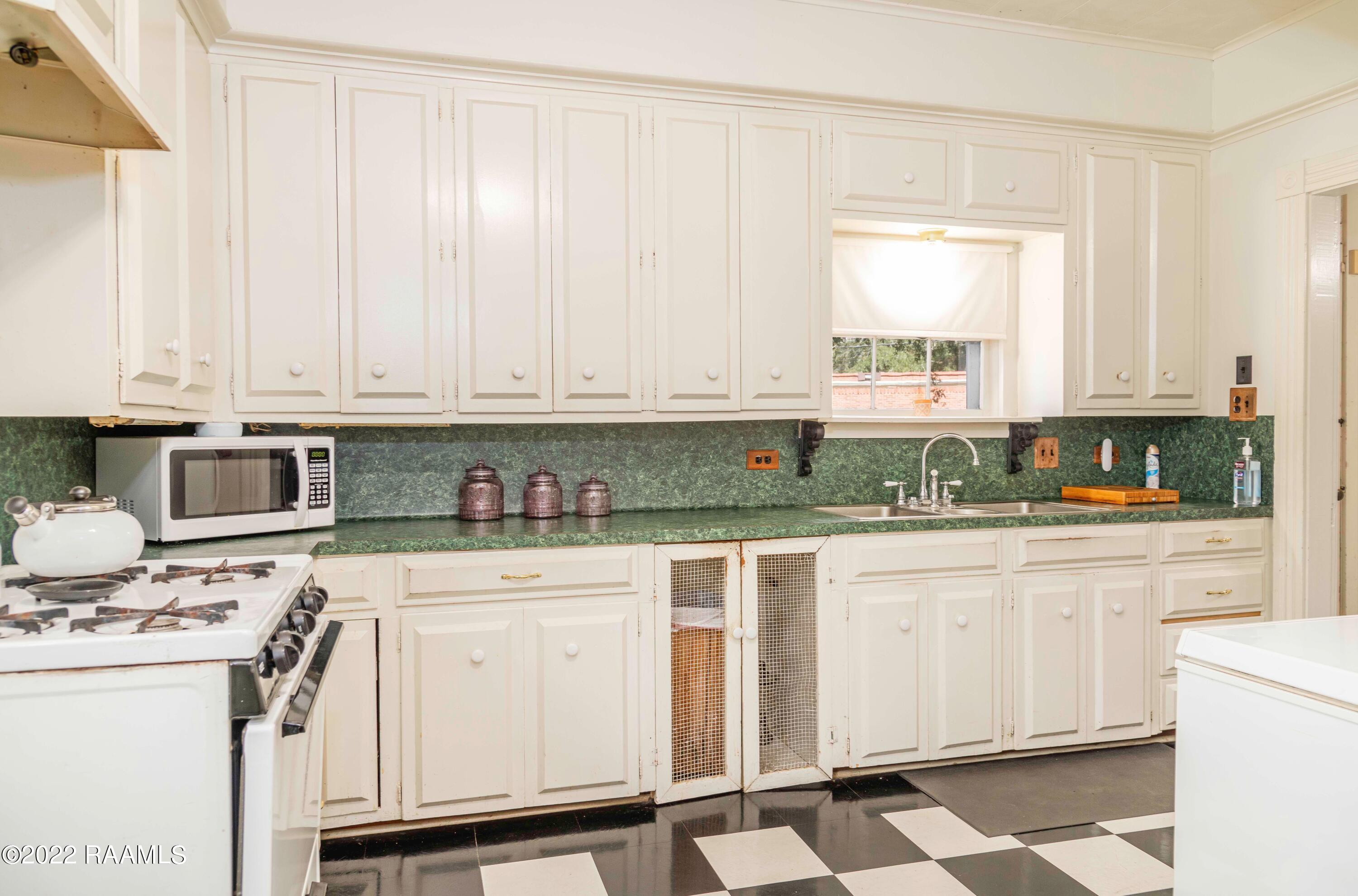 504 East Main Street New Iberia, LA 70560 - Photo 10 of 43 504 E. Main Kitchen