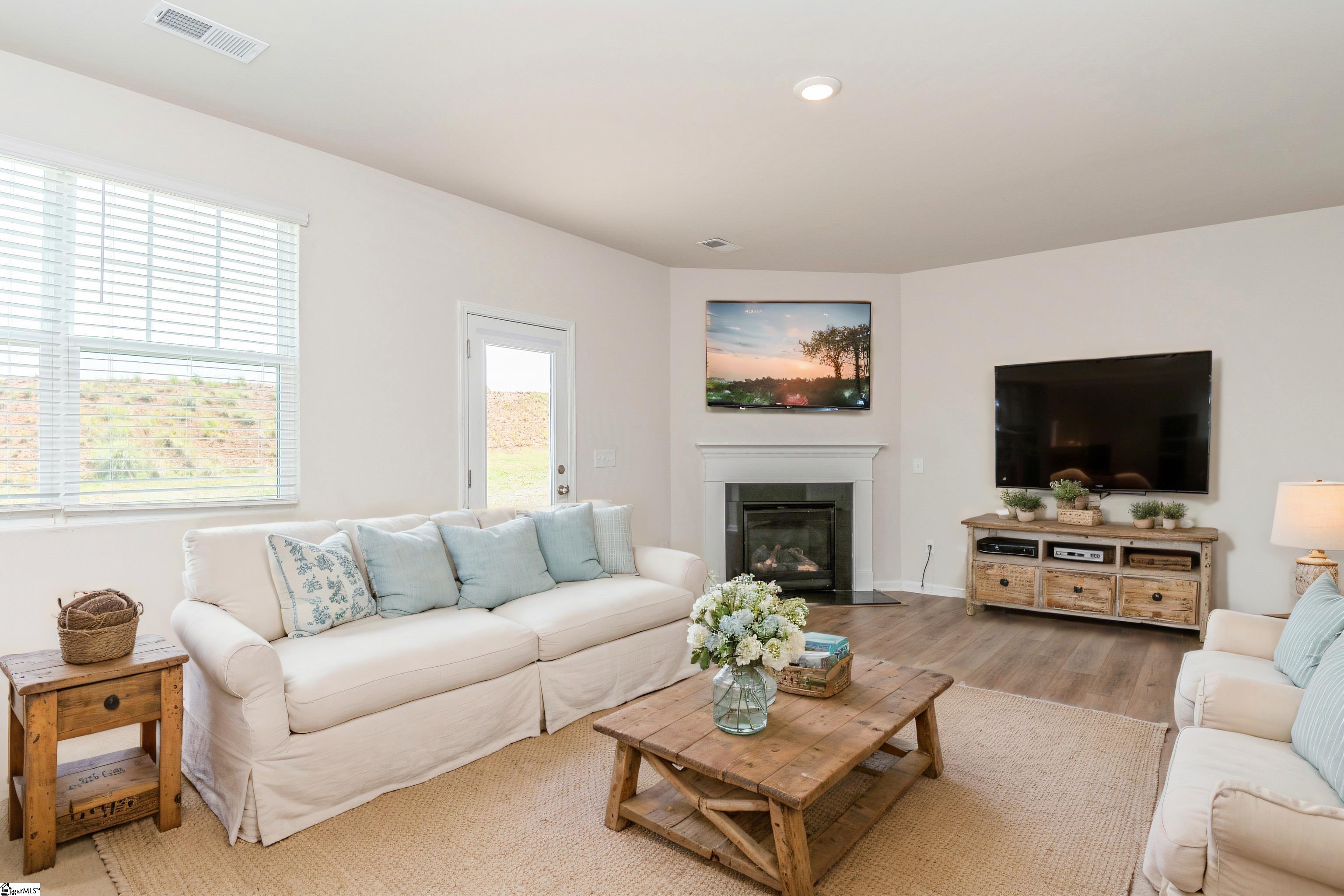324 East Compass Way Easley, SC 29640 - Photo 7 of 31 Gallery Image 7
