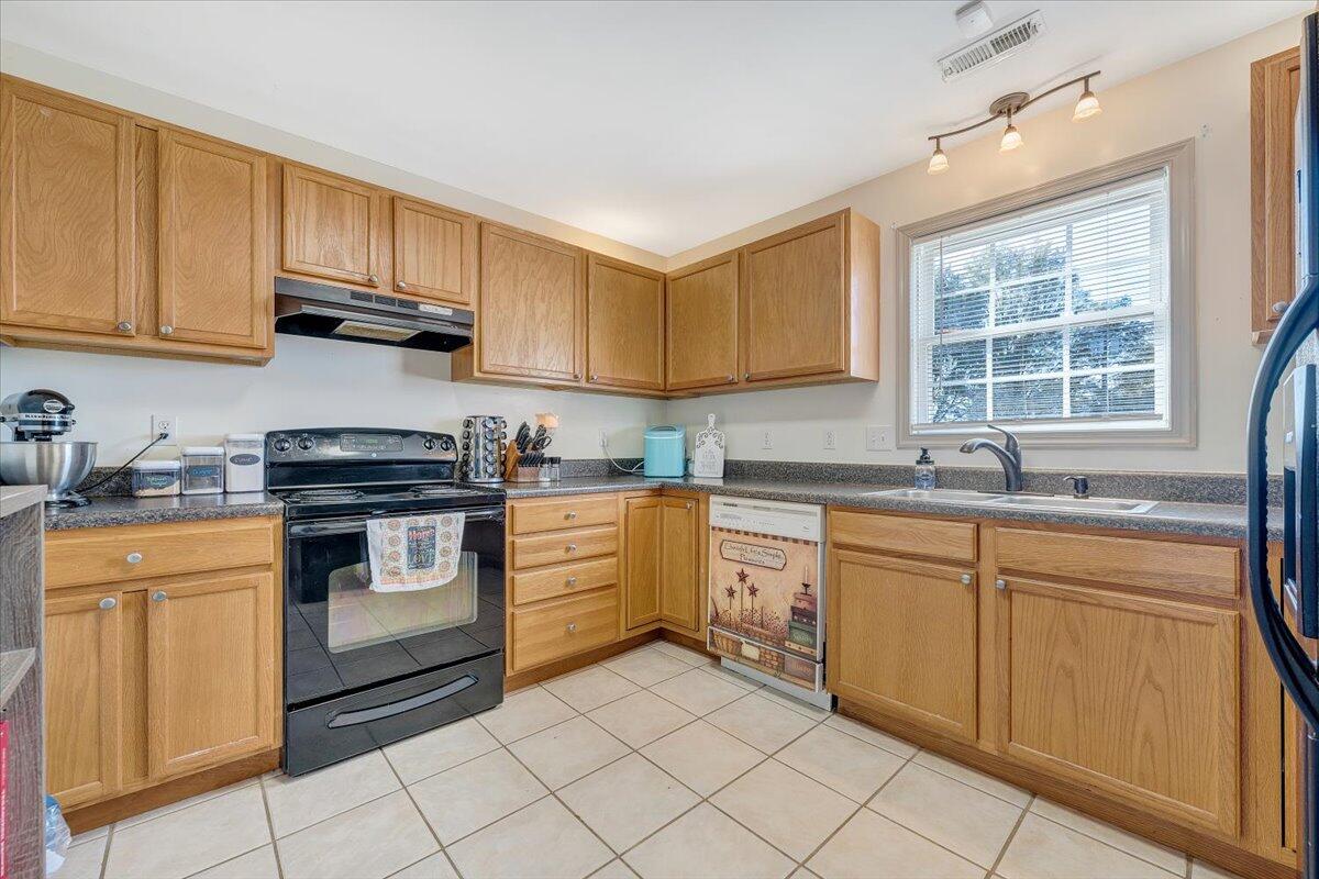 1631 Midland Road Salem, VA 24153 - Photo 7 of 26 07-MIB05566