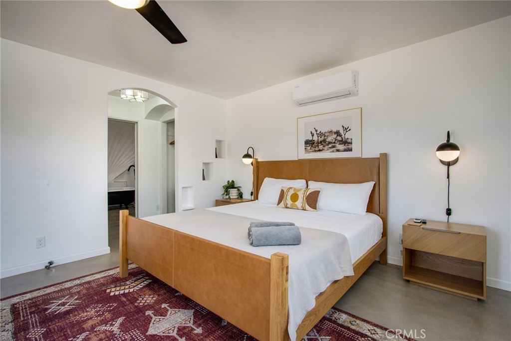 64975 Sun Oro Road Joshua Tree, CA 92252 - Photo 30 of 52 a bedroom with a bed and a lamp