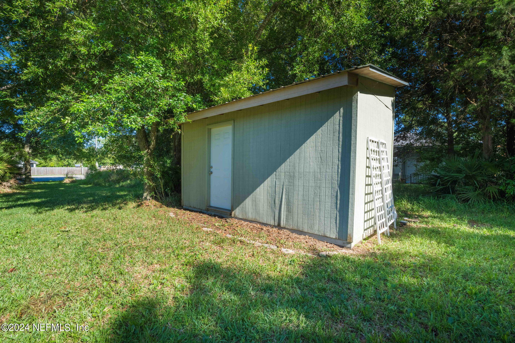 13548 Chauny Road Jacksonville, FL 32246 - Photo 29 of 55 a backyard of a house with lots of green space