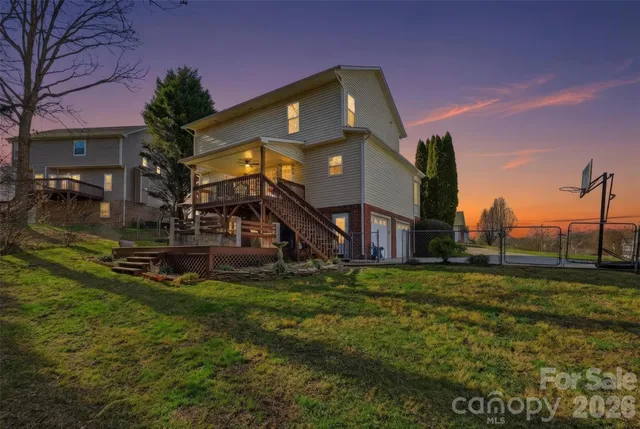 $449,900 | 2712 25th Street Northeast, Hickory, NC 28601