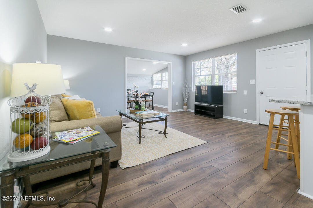 3924 Peter Rabbit Drive Jacksonville, FL 32210 - Photo 11 of 34 006