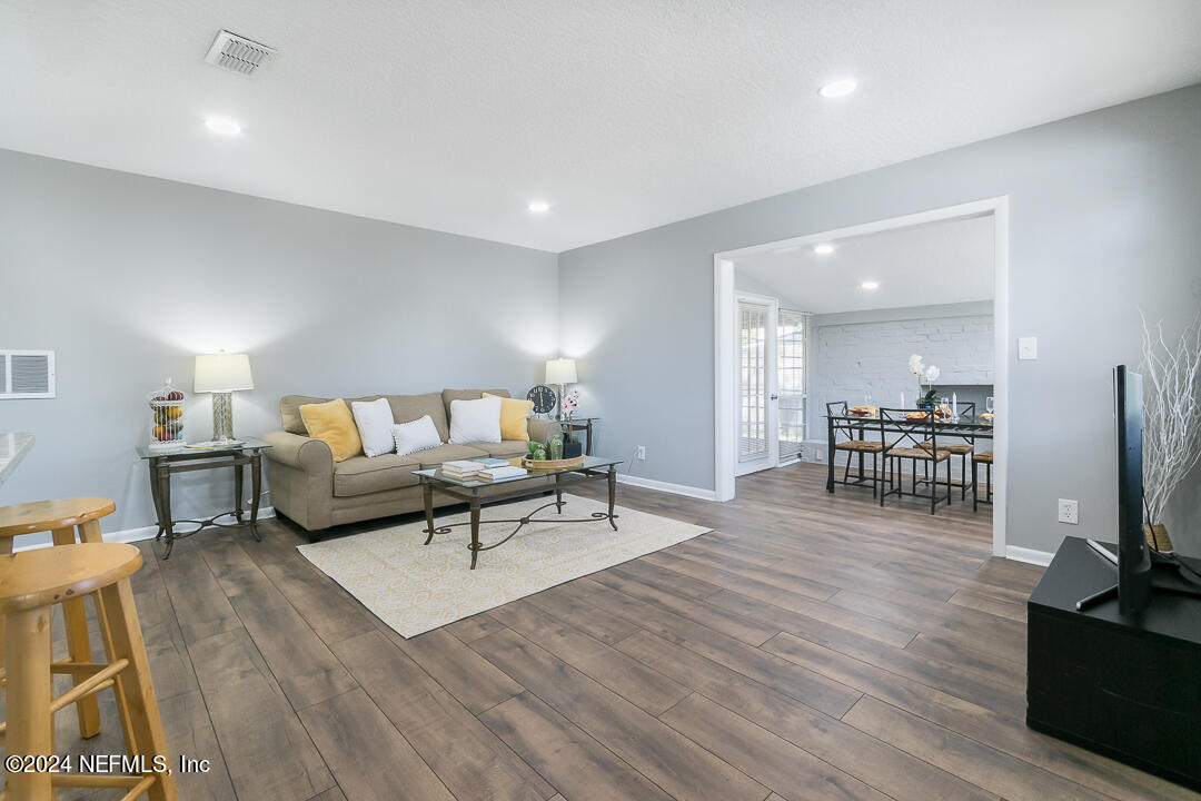 3924 Peter Rabbit Drive Jacksonville, FL 32210 - Photo 15 of 34 009