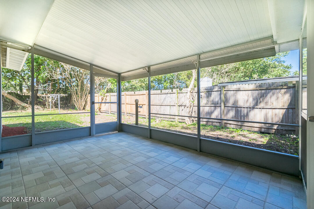 3924 Peter Rabbit Drive Jacksonville, FL 32210 - Photo 27 of 34 027