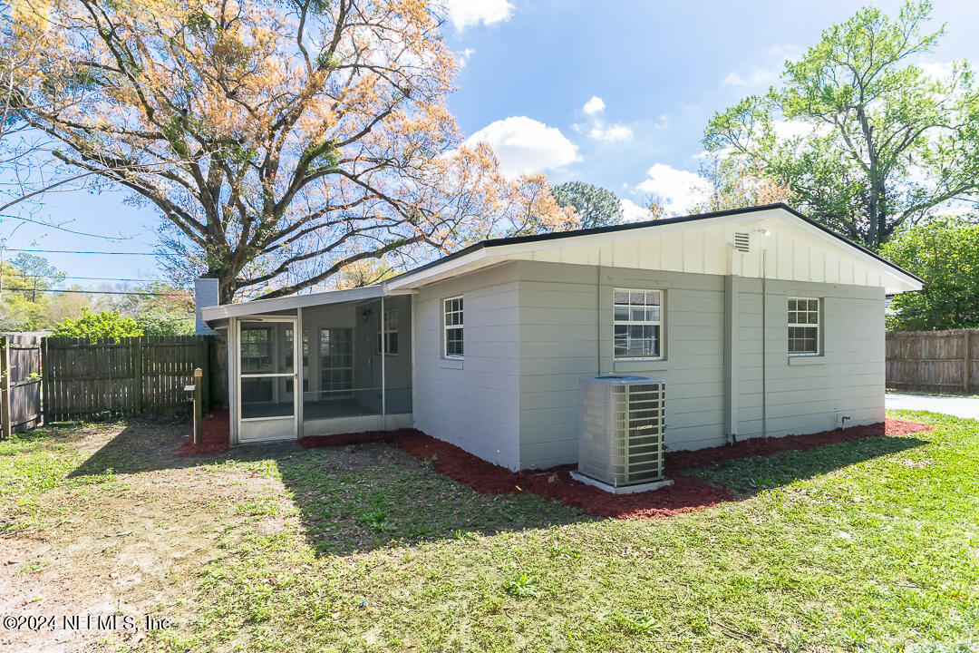 3924 Peter Rabbit Drive Jacksonville, FL 32210 - Photo 28 of 34 028
