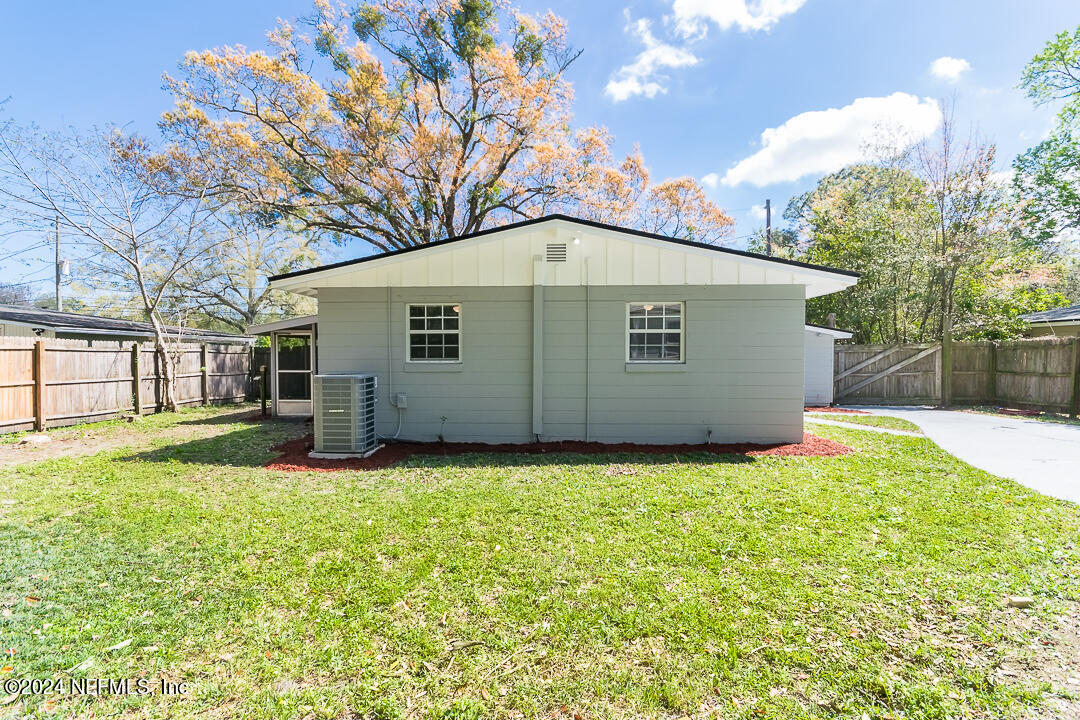 3924 Peter Rabbit Drive Jacksonville, FL 32210 - Photo 29 of 34 029