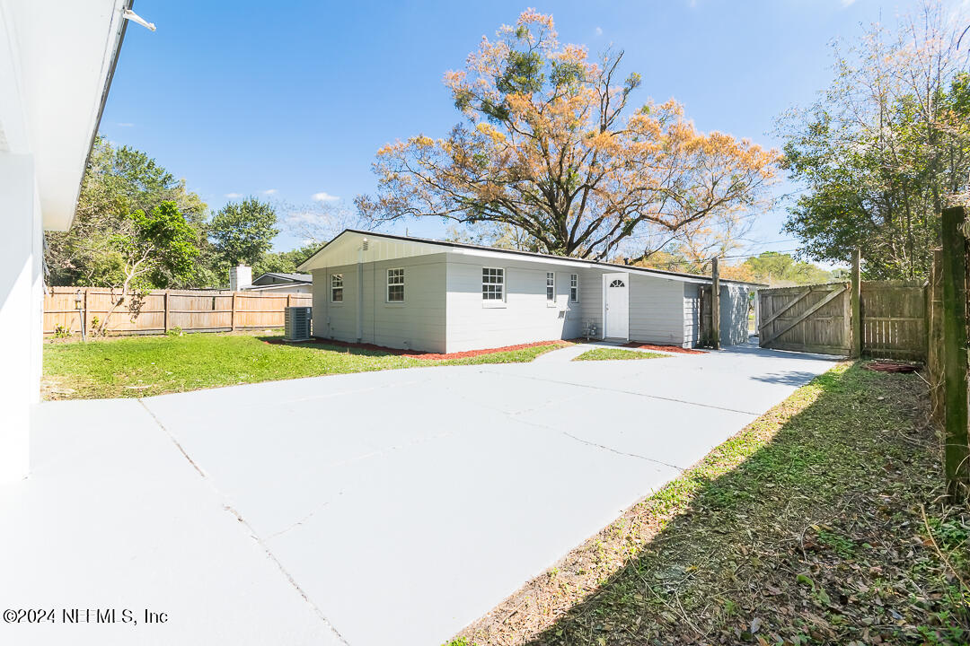 3924 Peter Rabbit Drive Jacksonville, FL 32210 - Photo 30 of 34 030