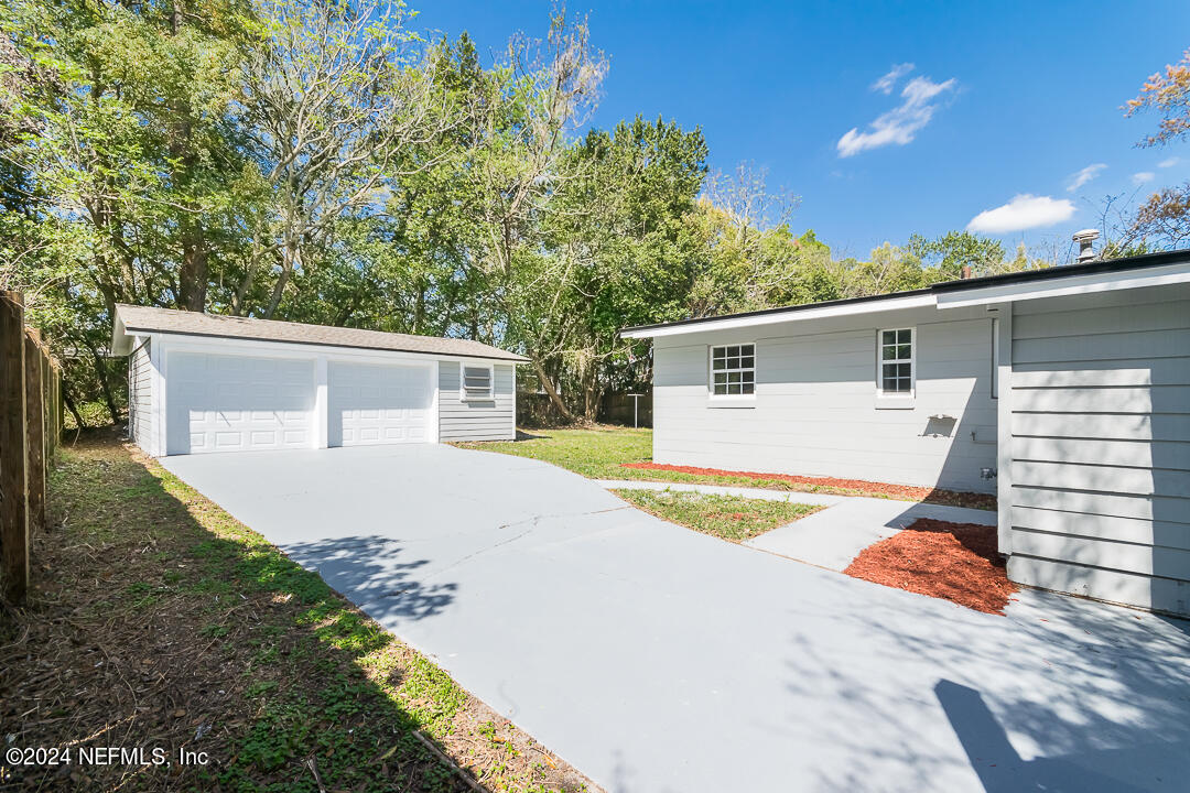 3924 Peter Rabbit Drive Jacksonville, FL 32210 - Photo 31 of 34 031