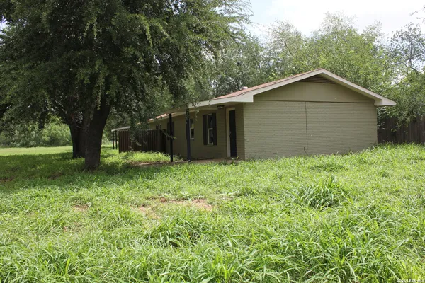 $125,000 | 723 West Brazos Street, Pearsall, TX 78061