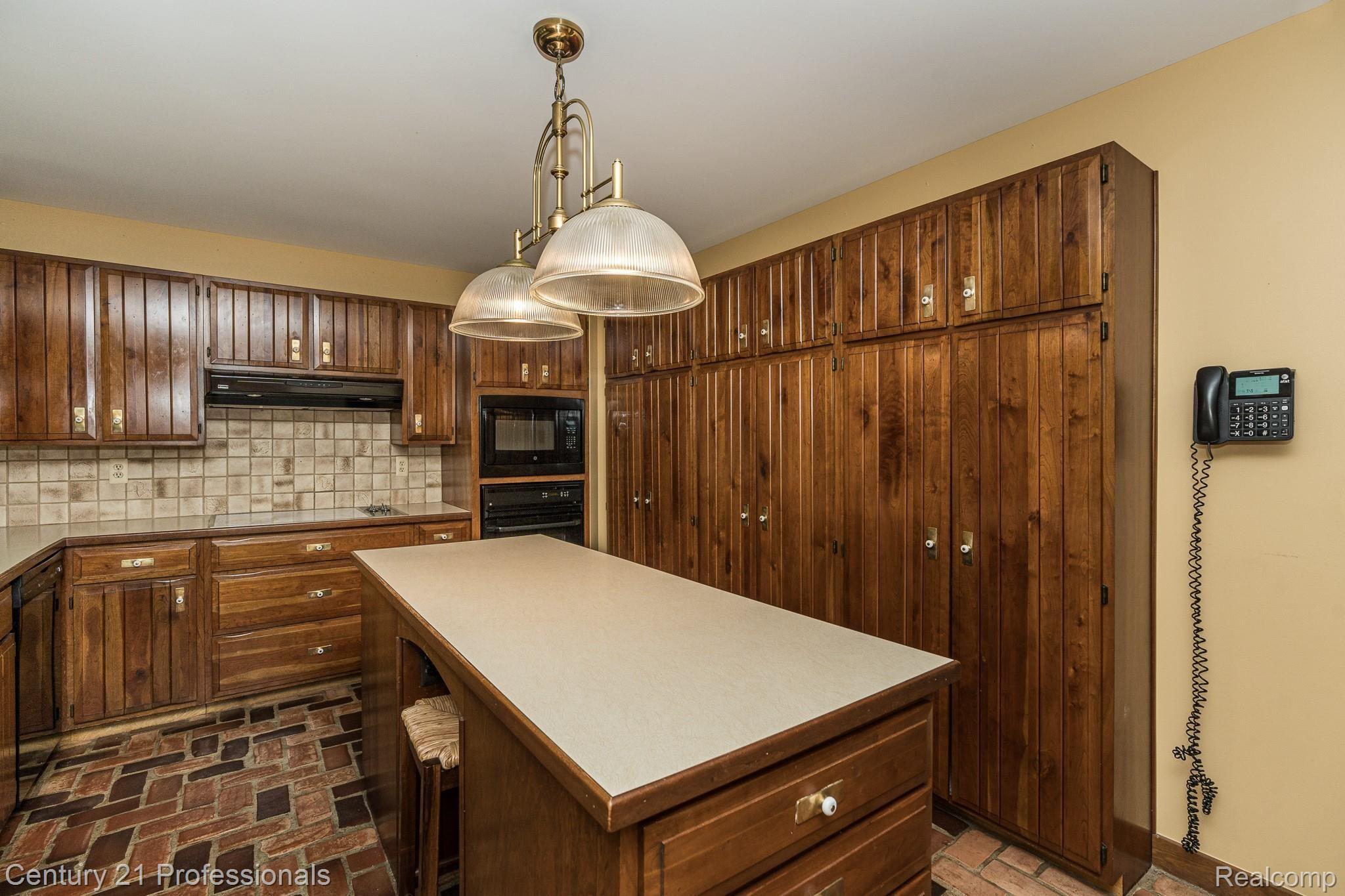4781 Freer Street Rochester, MI 48306 - Photo 9 of 53 Freer MLS-W019.jpg