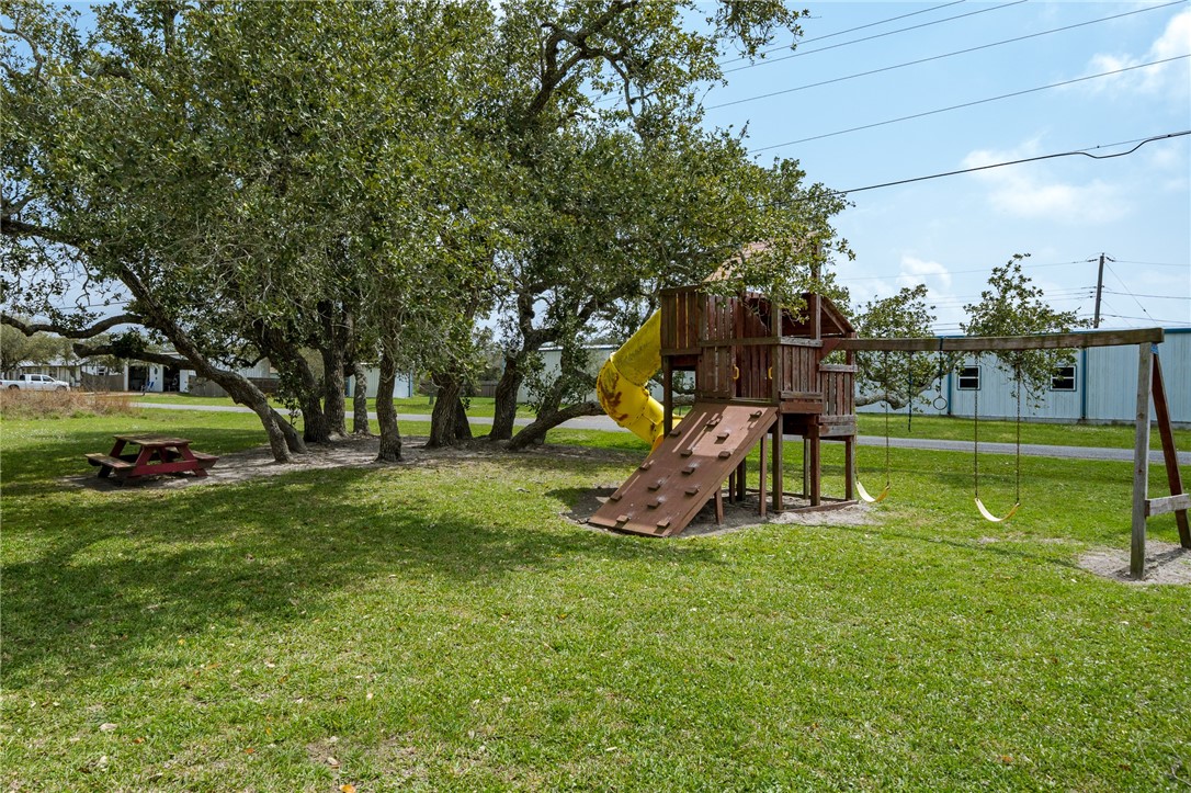 628 Channelview Road Rockport, TX 78382 - Photo 7 of 11