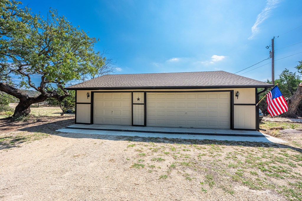 540 Stoney Brook Road Kerrville, TX 78028 - Photo 12 of 37 3 Car Garage