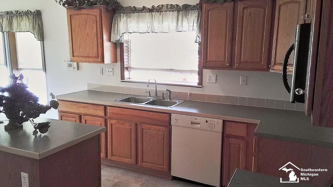 19559 Maplegrove Road Gibraltar, MI 48173 - Photo 15 of 30