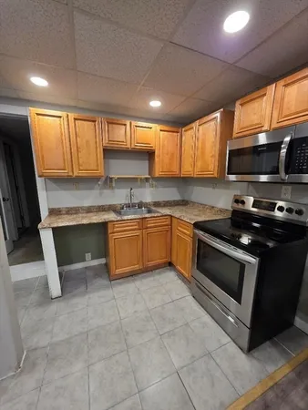 $2,500 | 140 O'grady Fall River, Fall River, MA 02720