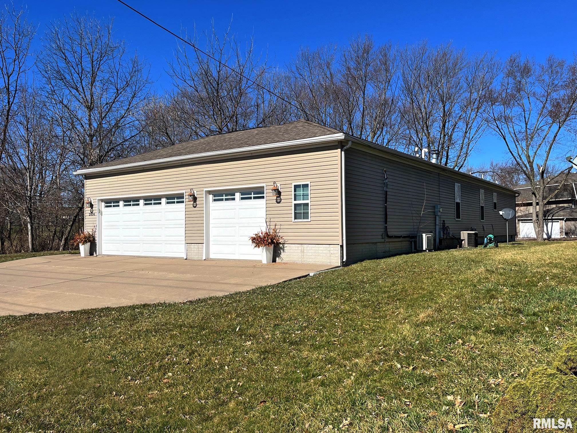 2804 Middle Road Bettendorf, IA 52722 - Photo 5 of 39 Gallery Image 5