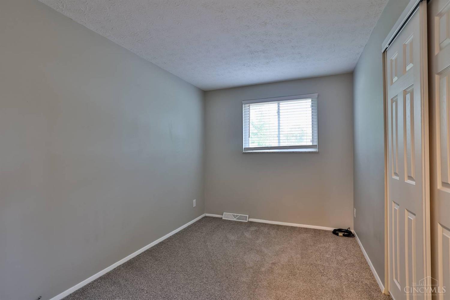 11251 Pippin Road Cincinnati, OH 45231 - Photo 15 of 26