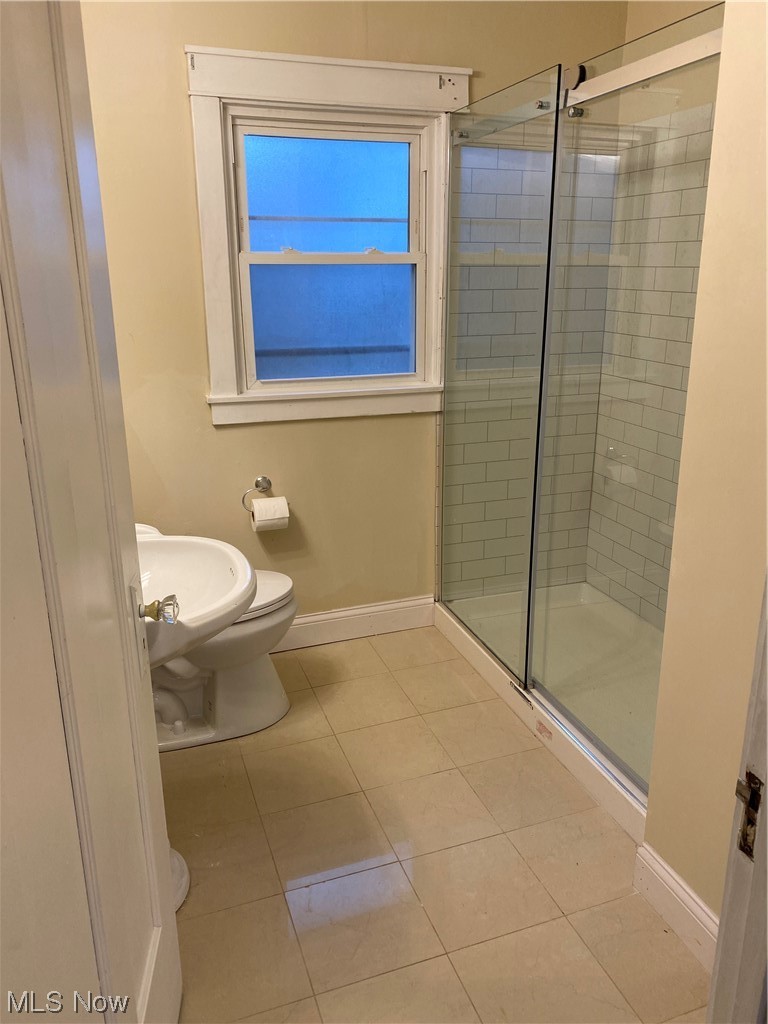 3179 Oak Road Cleveland, OH 44118 - Photo 17 of 24 2nd floor full bath