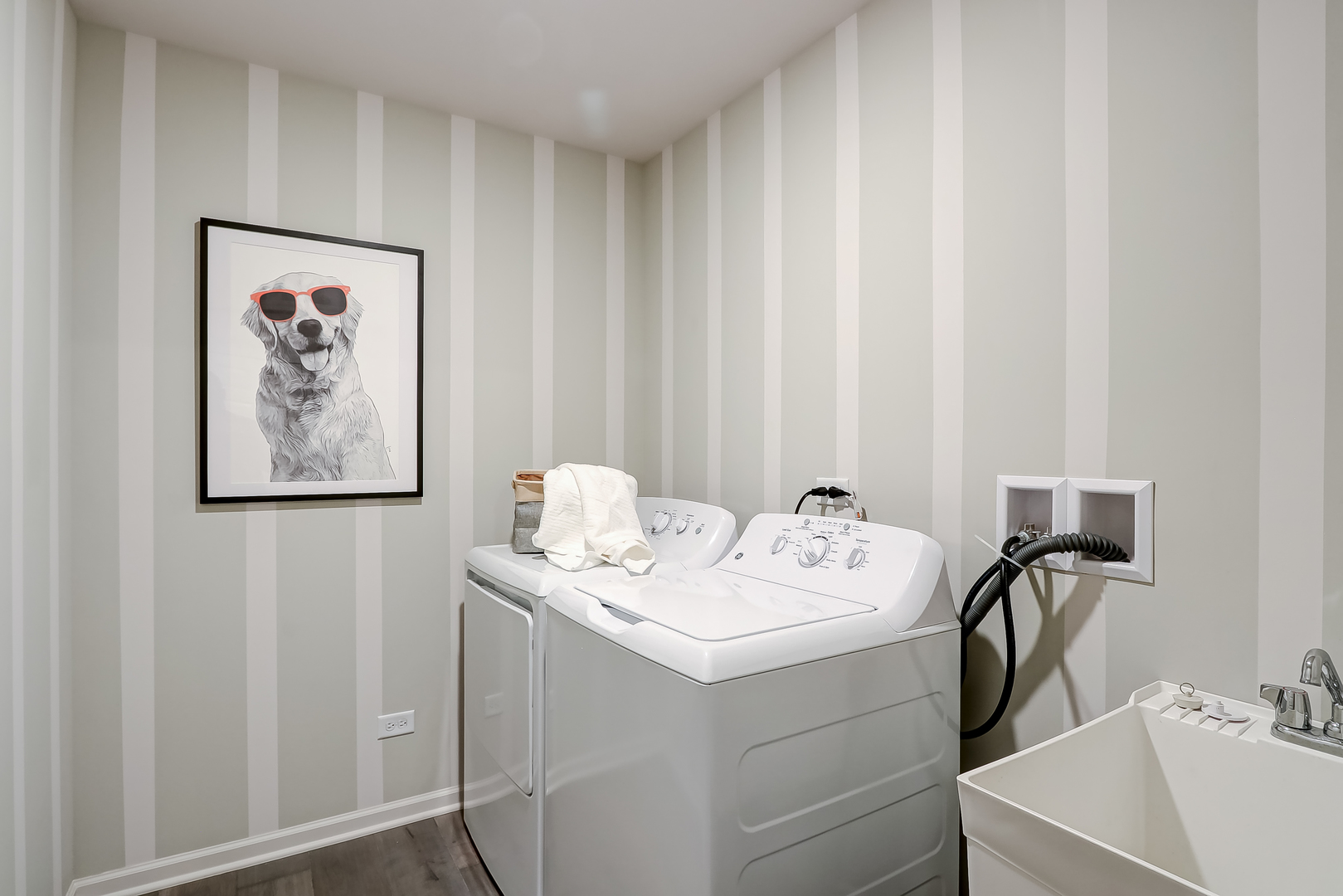 496 Endicott Road South Elgin, IL 60177 - Photo 18 of 33 a utility room with a sink