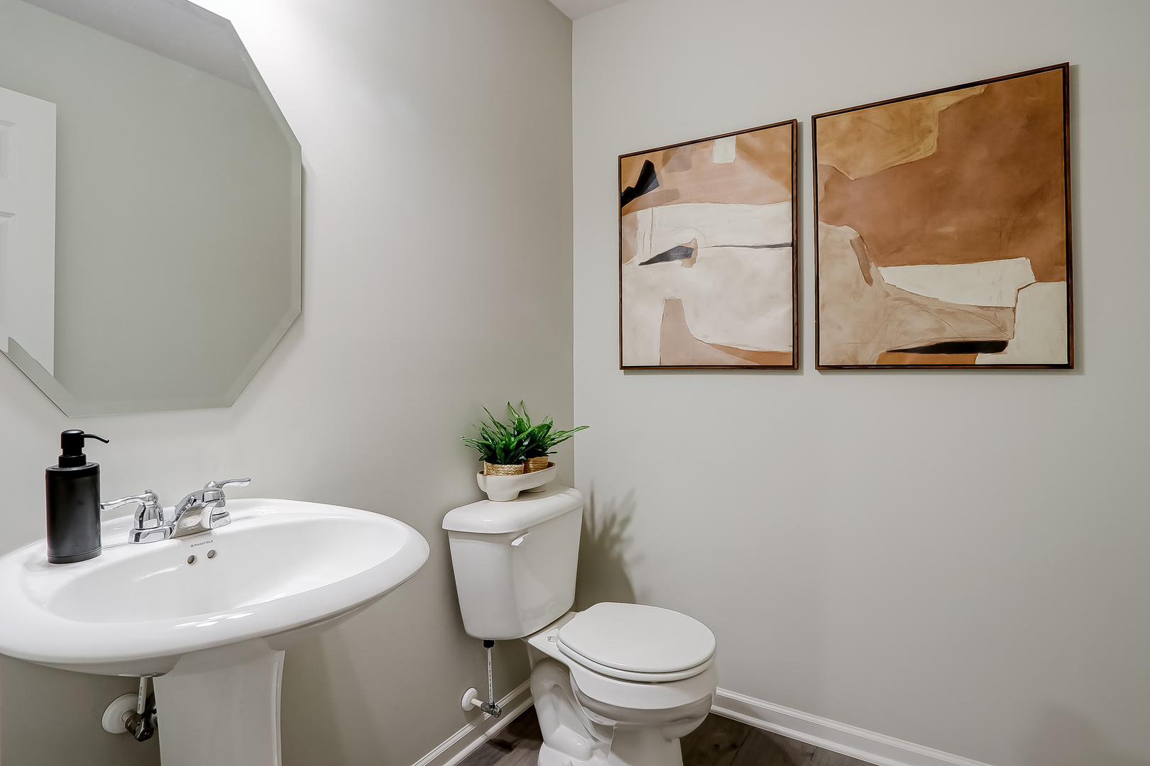 496 Endicott Road South Elgin, IL 60177 - Photo 19 of 33 a bathroom with a sink mirror and toilet