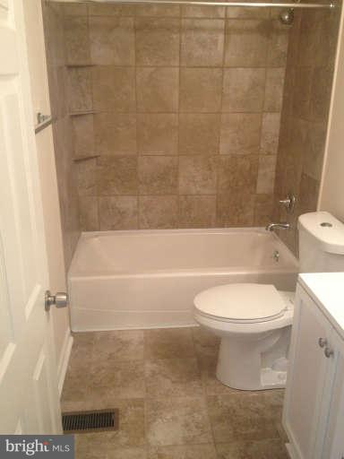 2837 Hollins Ferry Road Baltimore, MD 21230 - Photo 12 of 23 Bath